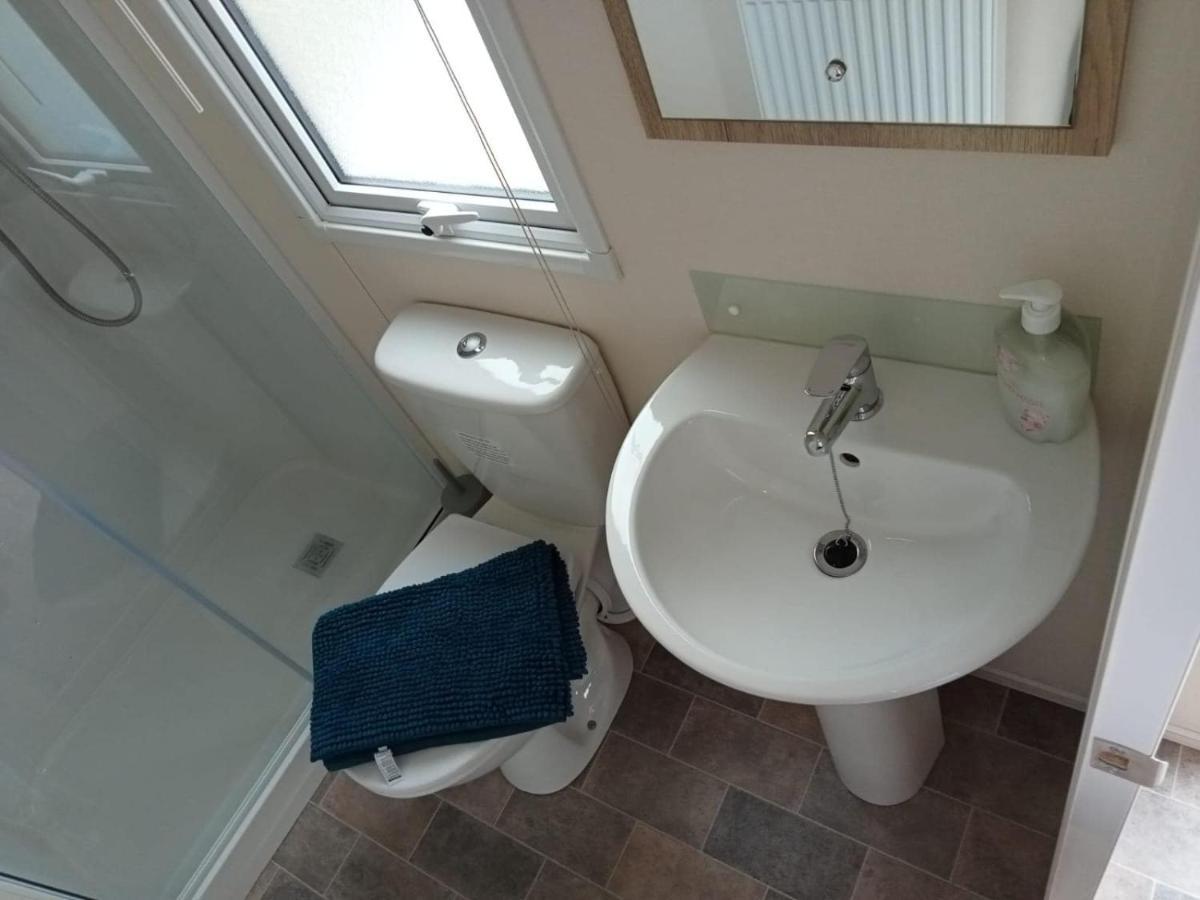 New 2 Bed Holiday Home With Decking In Rockley Park Dorset Near The Sea Lytchett Minster Dış mekan fotoğraf