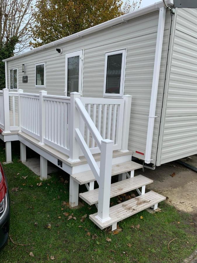 New 2 Bed Holiday Home With Decking In Rockley Park Dorset Near The Sea Lytchett Minster Dış mekan fotoğraf