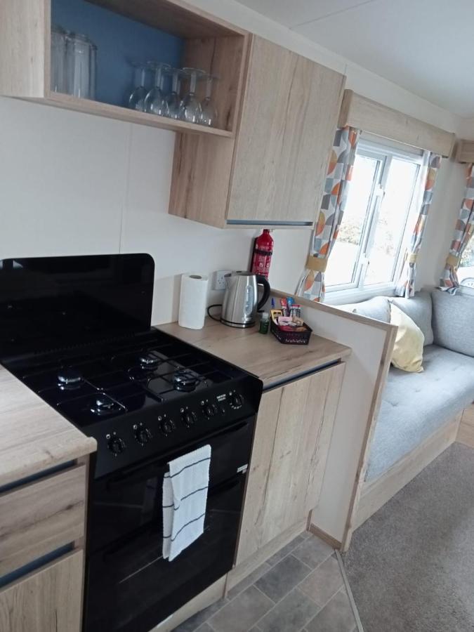 New 2 Bed Holiday Home With Decking In Rockley Park Dorset Near The Sea Lytchett Minster Dış mekan fotoğraf
